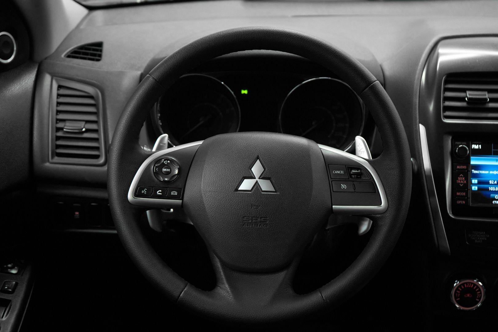 Mitsubishi ASX 2012, белый
