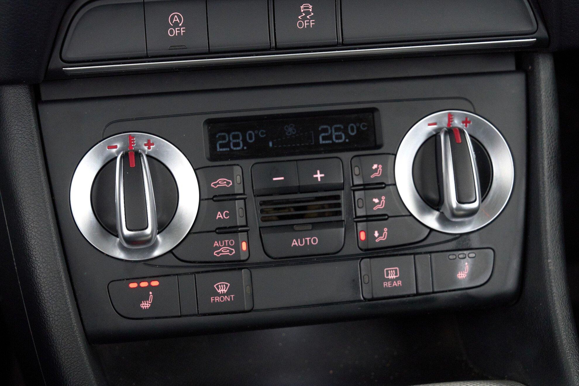 Audi Q3 2012, белый