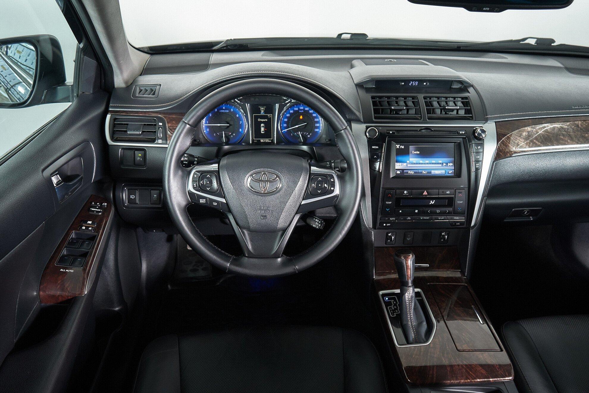 Toyota Camry 2017, черный