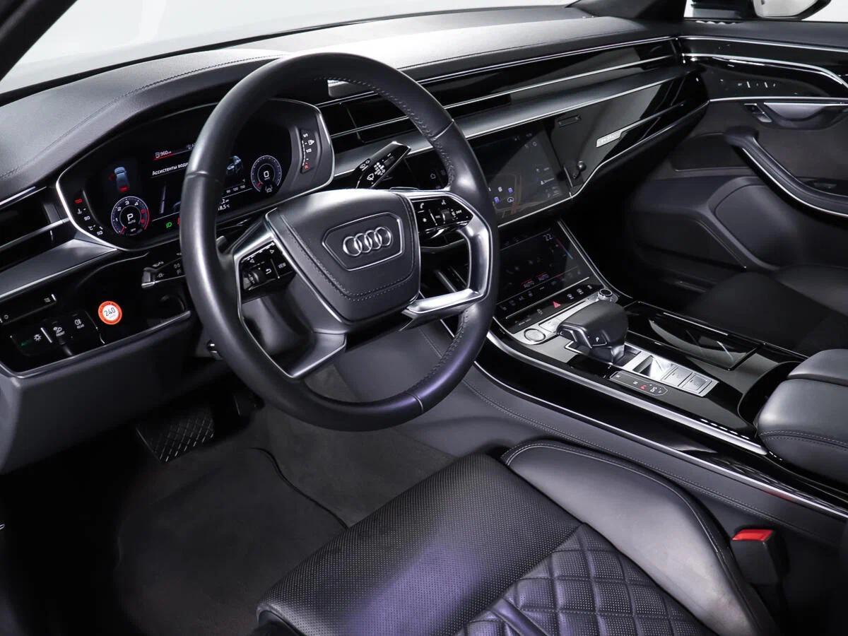 Audi A8 2020, серый