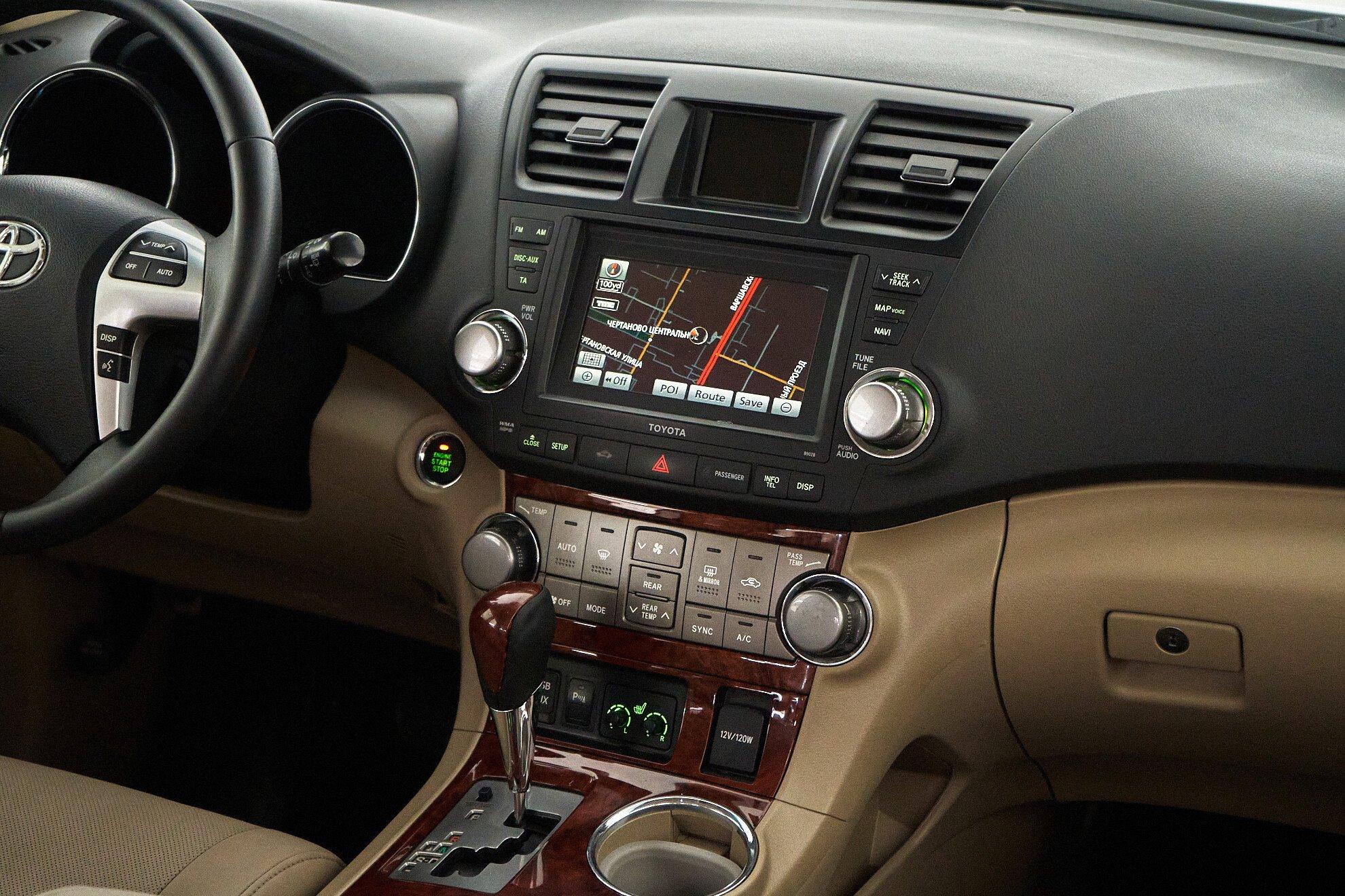 Toyota Highlander 2012, белый