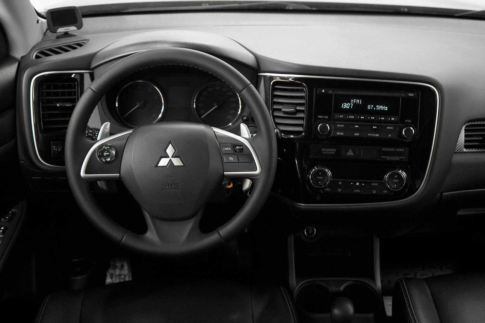 Mitsubishi Outlander 2014, черный