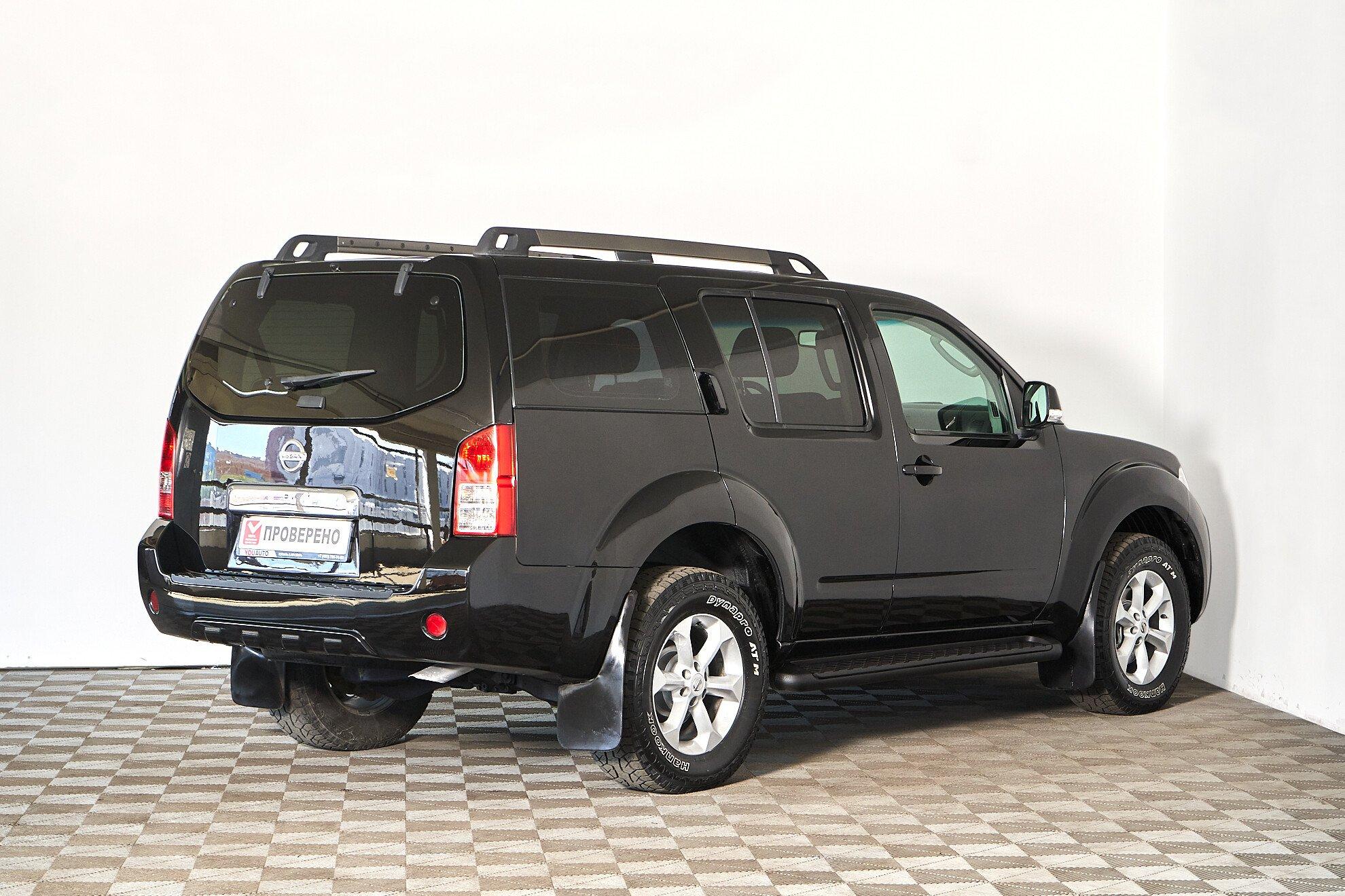 Nissan Pathfinder 2011, черный