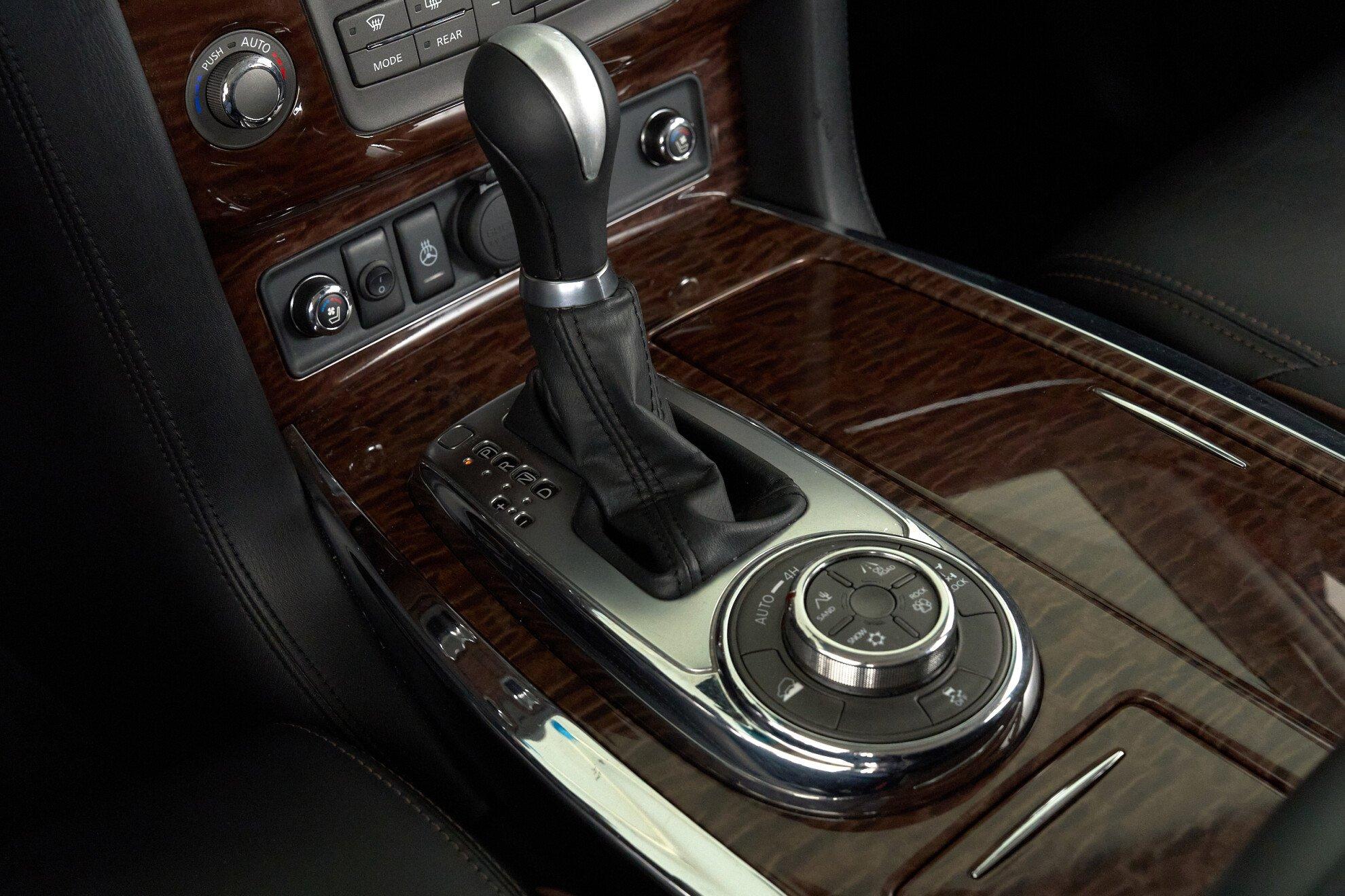 Nissan Patrol 2012, фиолетовый
