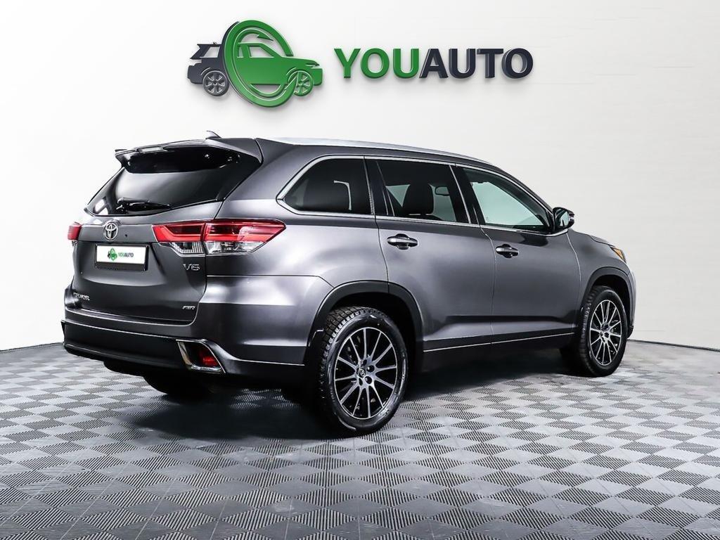 Toyota Highlander 2019, серый