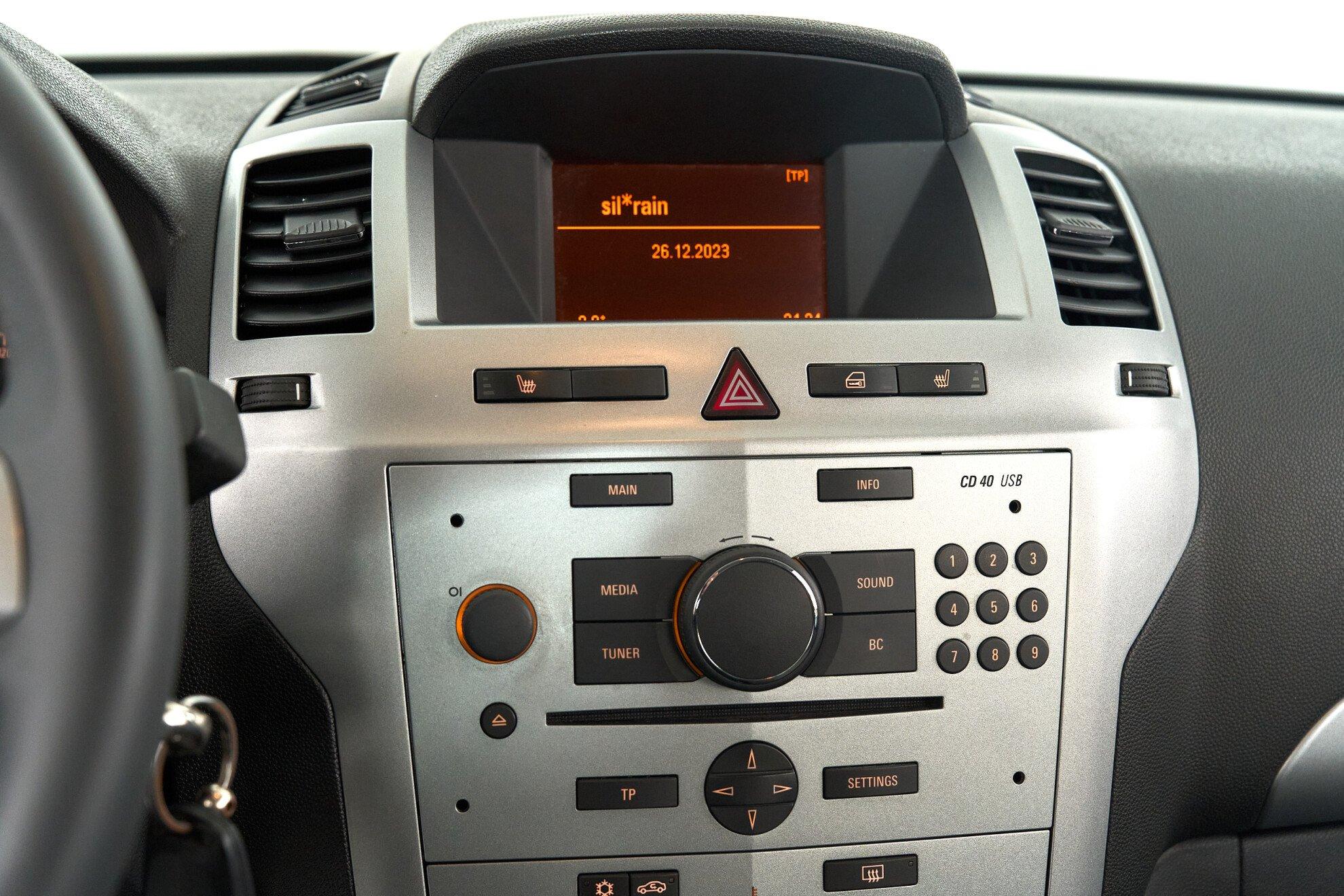 Opel Zafira 2014, черный