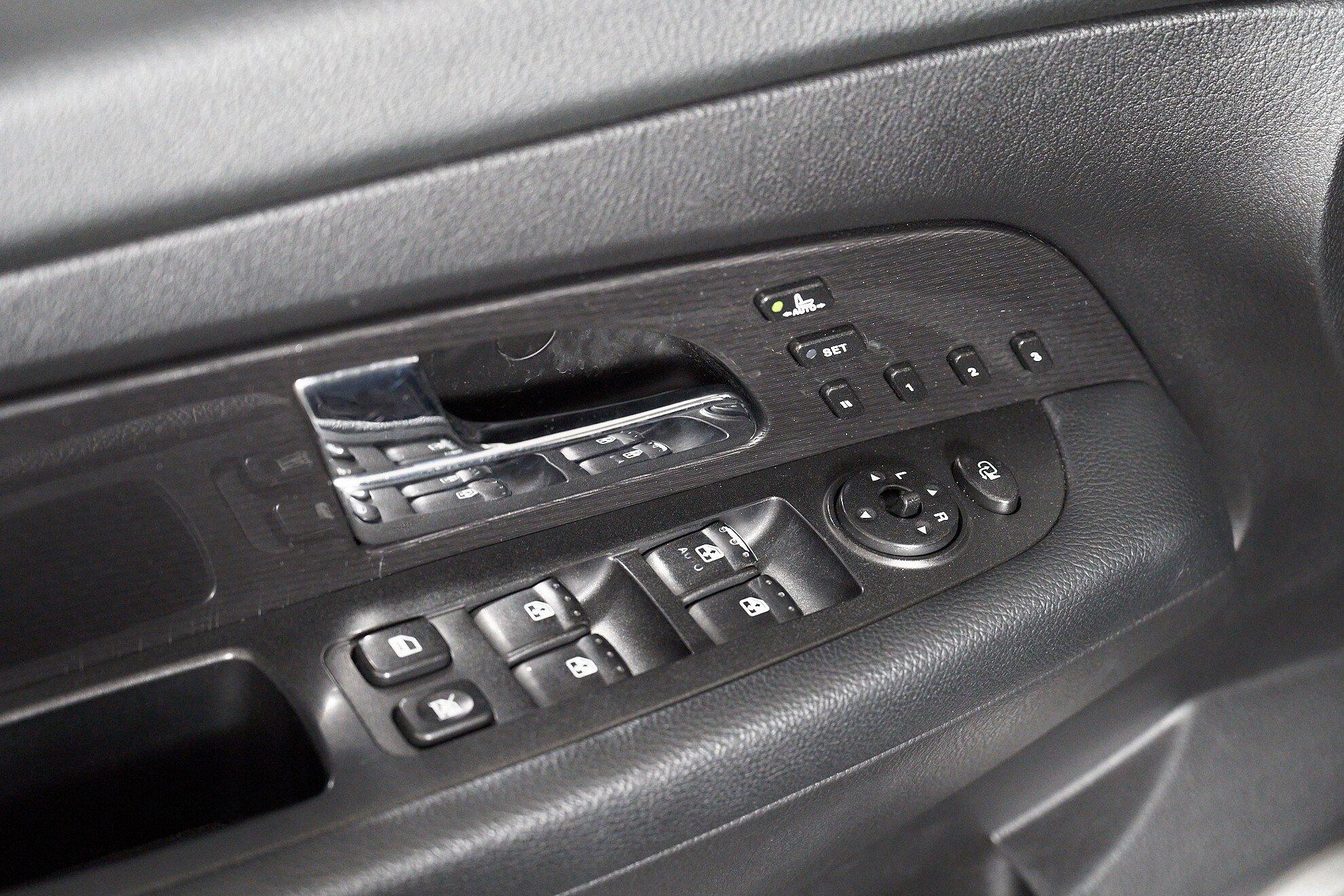 SsangYong Rexton 2012, пурпурный