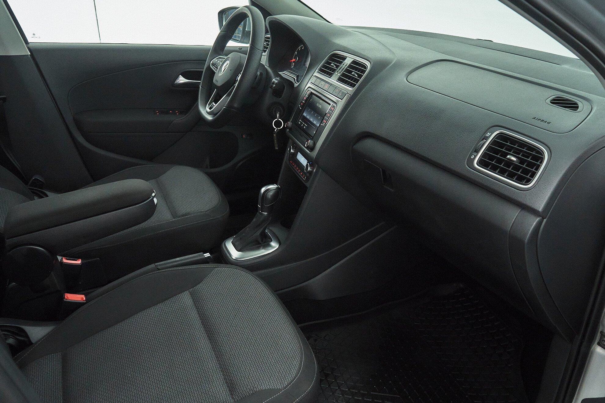 Volkswagen Polo 2019, серебряный