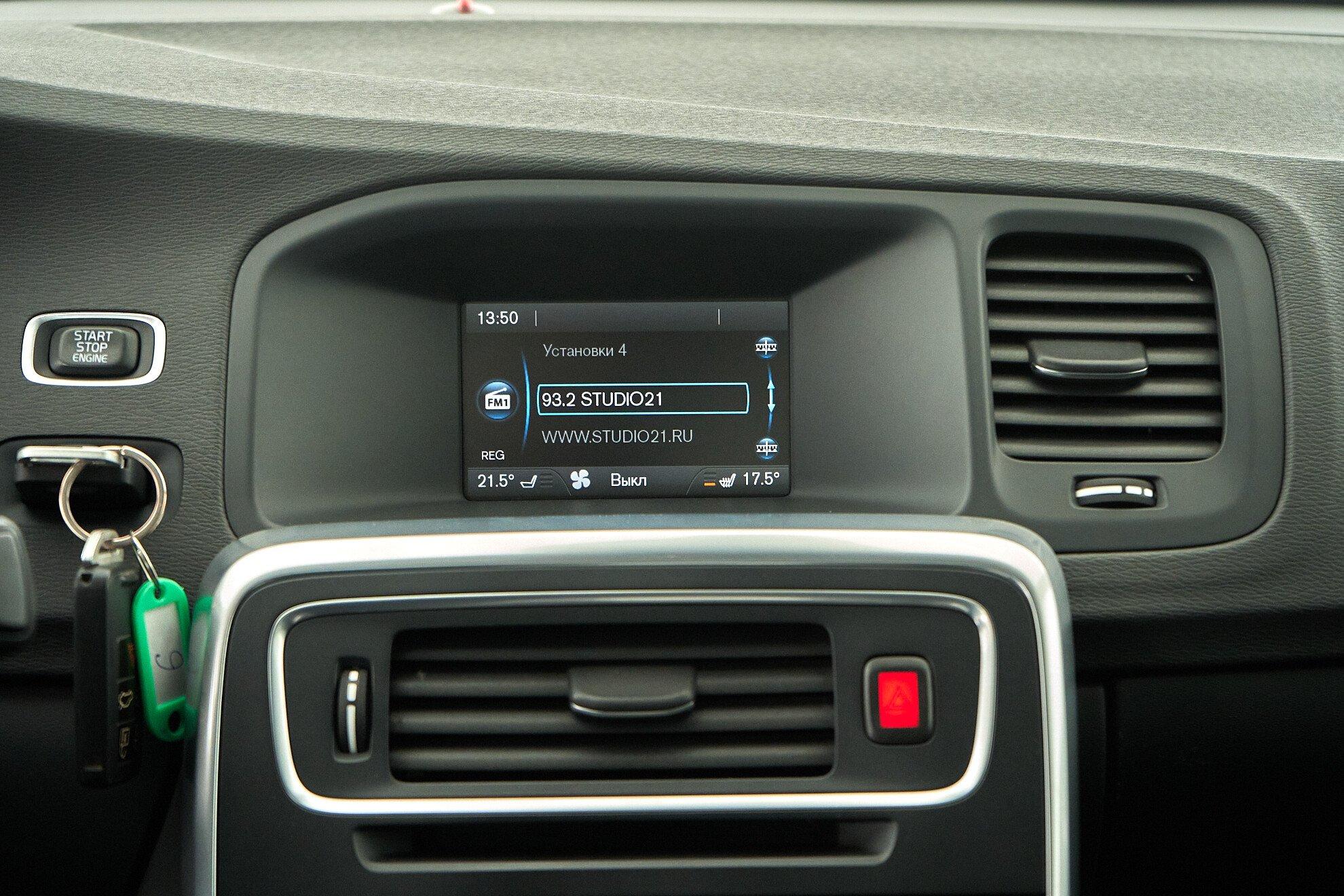 Volvo S60 2014, белый