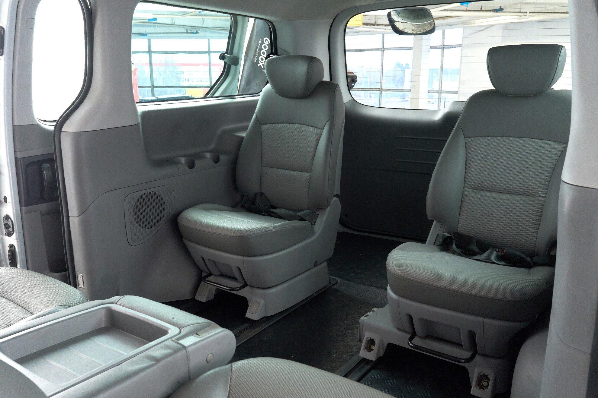 Hyundai Grand Starex 2012, серый