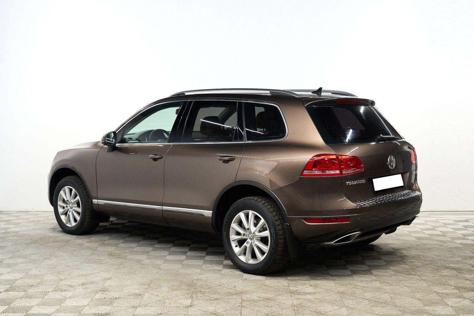Volkswagen Touareg 2012, коричневый