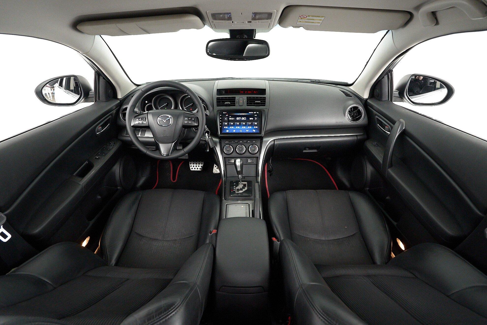 Mazda 6 2011, белый