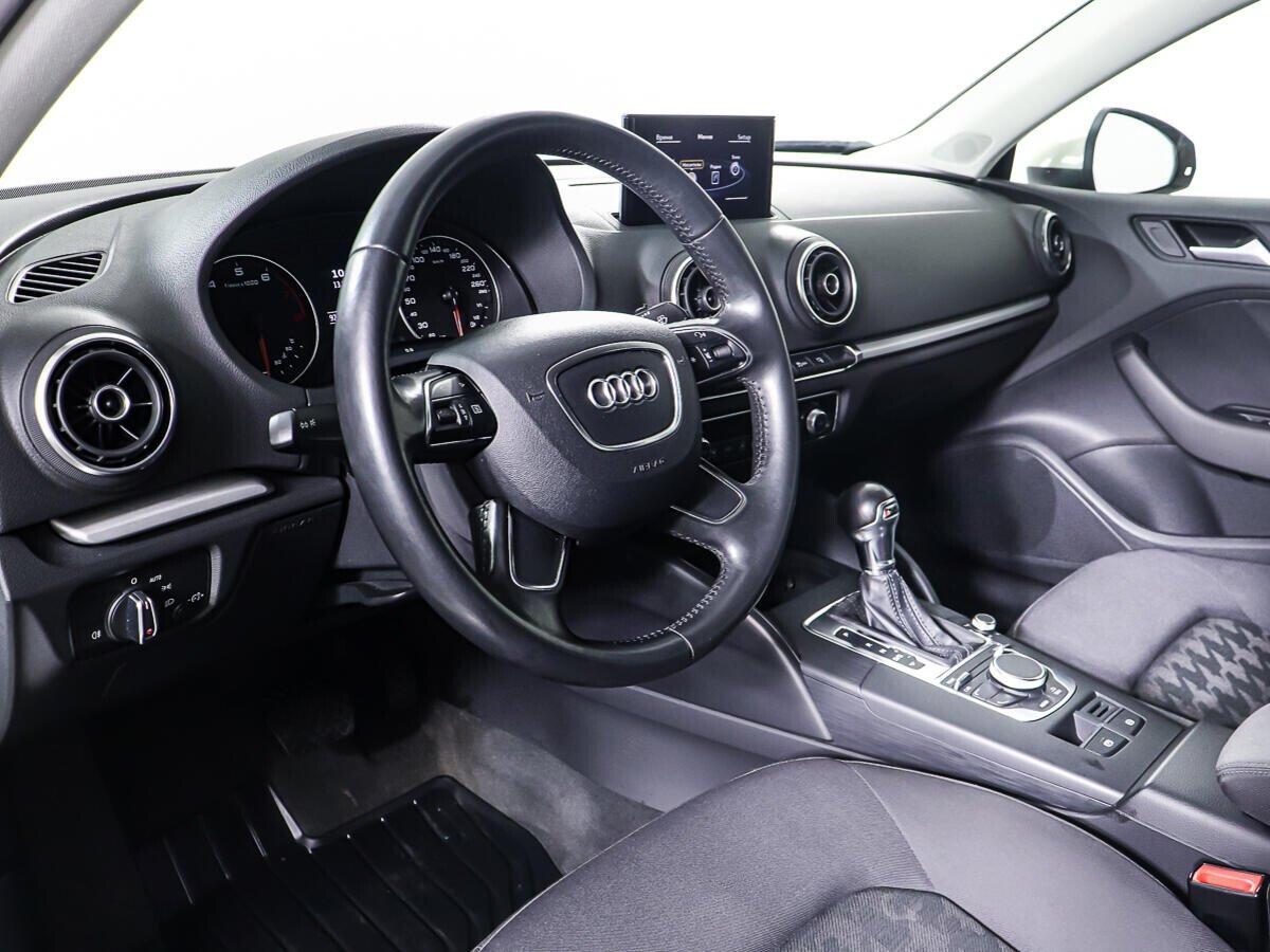 Audi A3 2016, белый