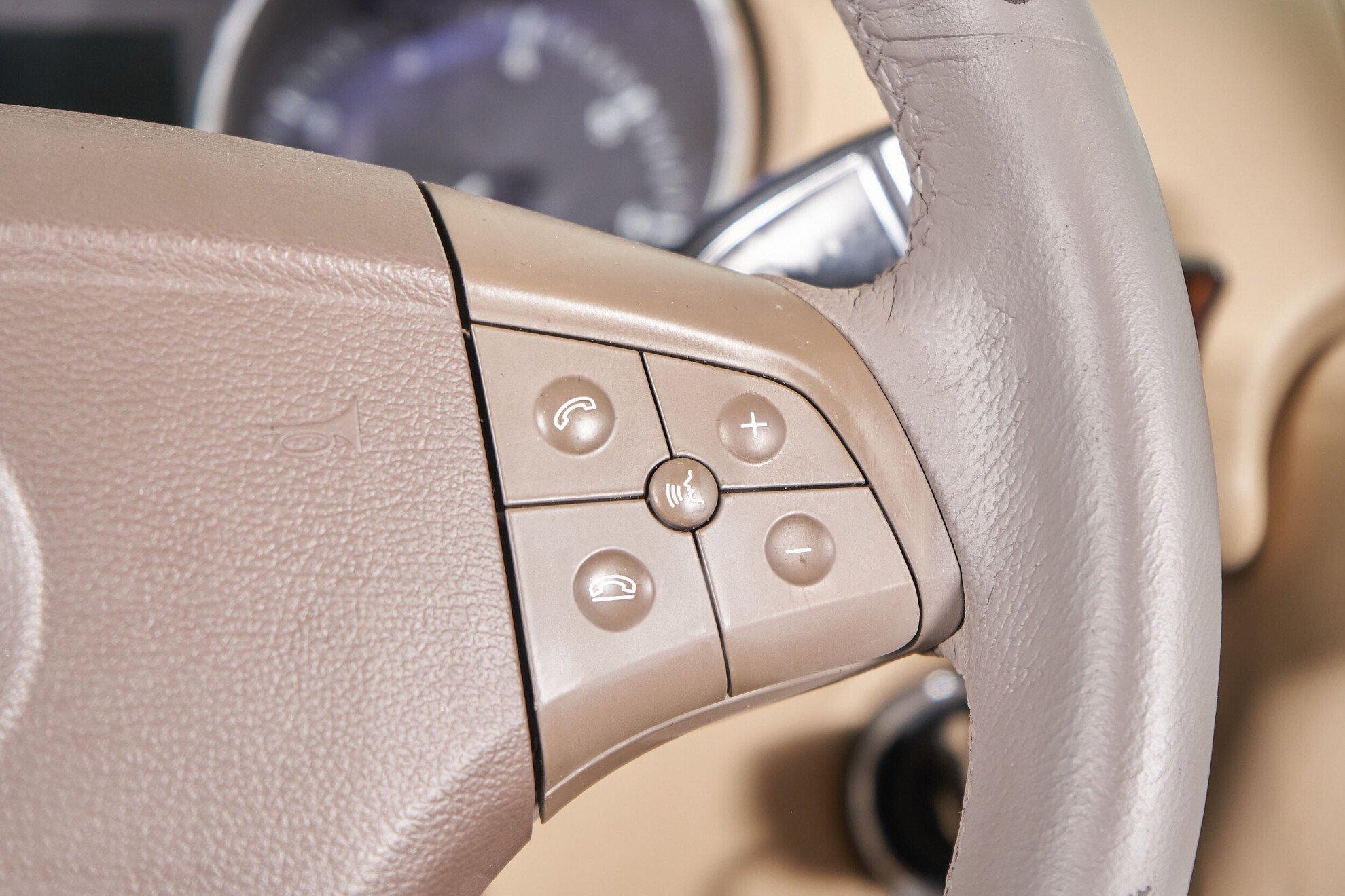 Mercedes-Benz R-Класс 2008, бежевый
