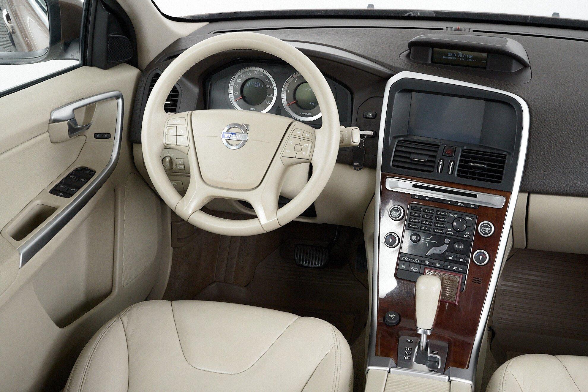 Volvo XC60 2010, коричневый