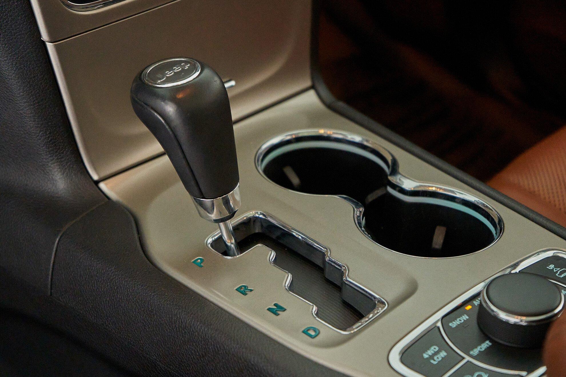 Jeep Grand Cherokee 2011, белый