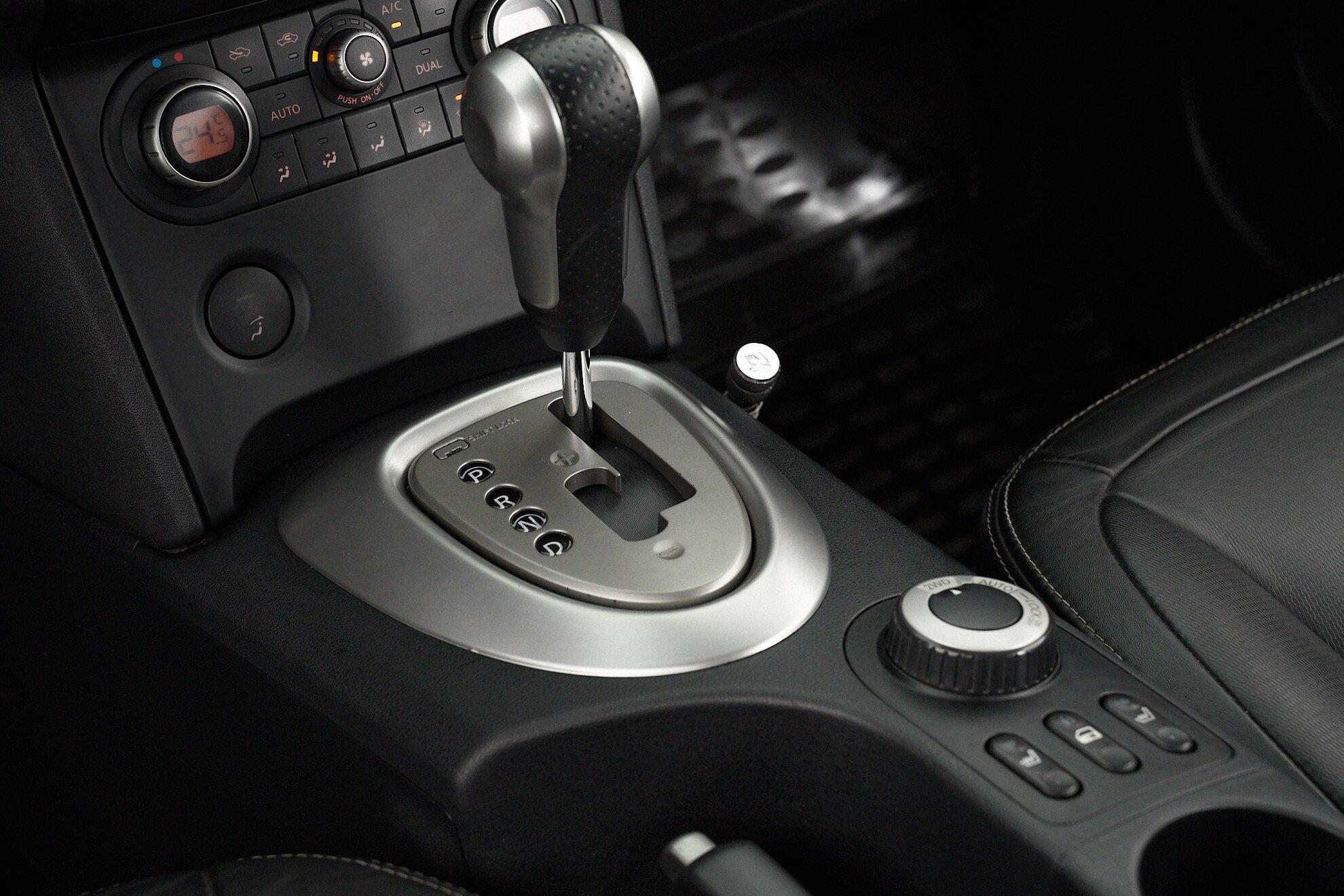 Nissan Qashqai 2009, серебряный