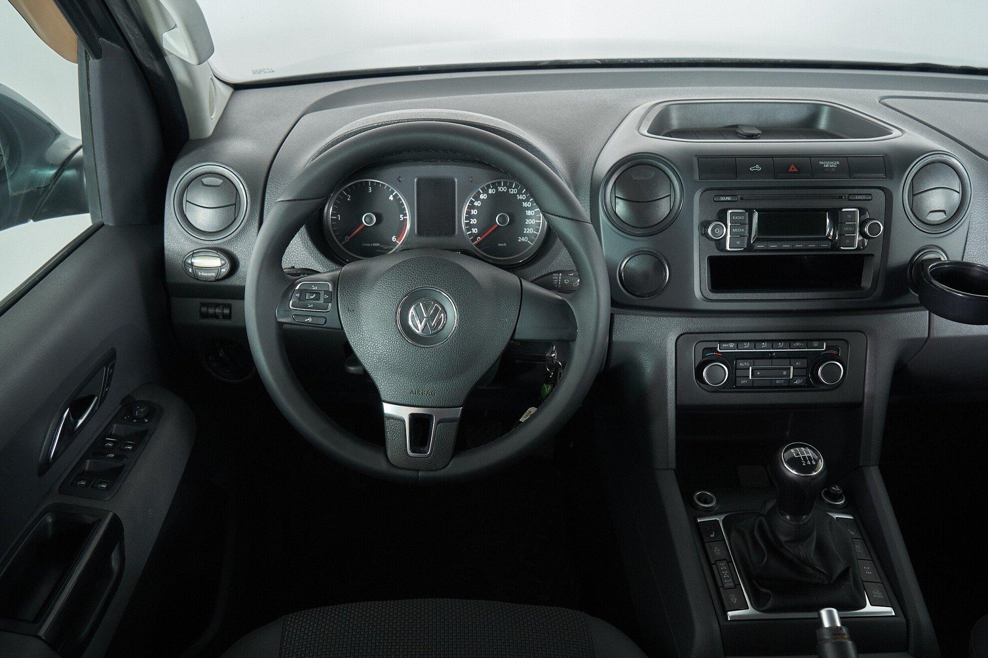 Volkswagen Amarok 2012, серый