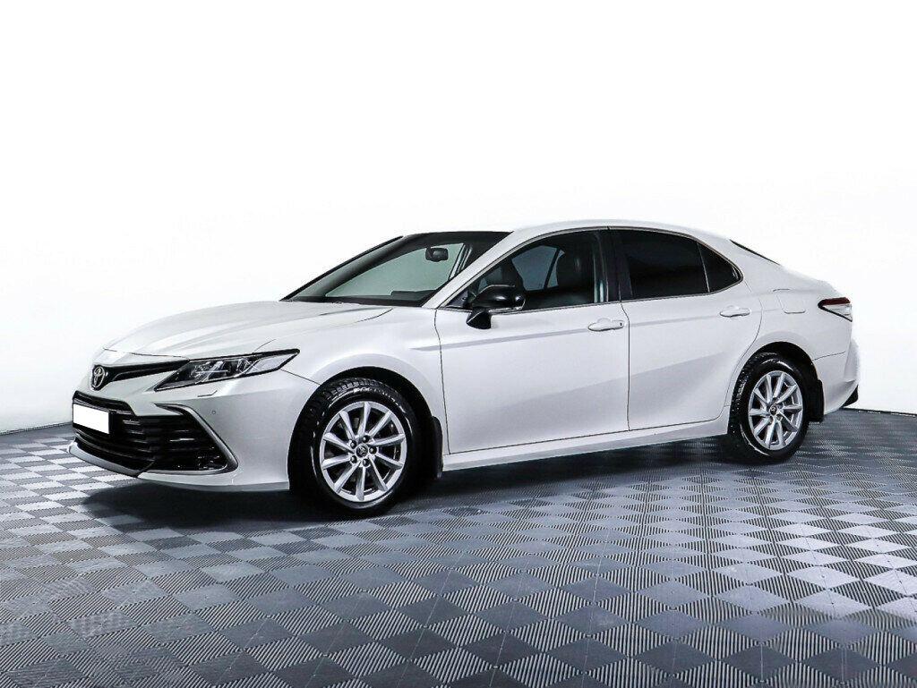 Toyota Camry 2023, белый