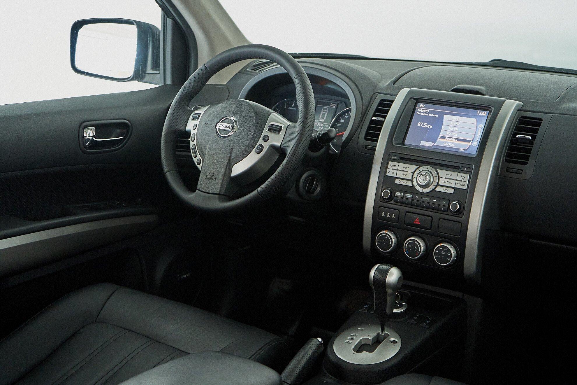 Nissan X-Trail 2011, черный