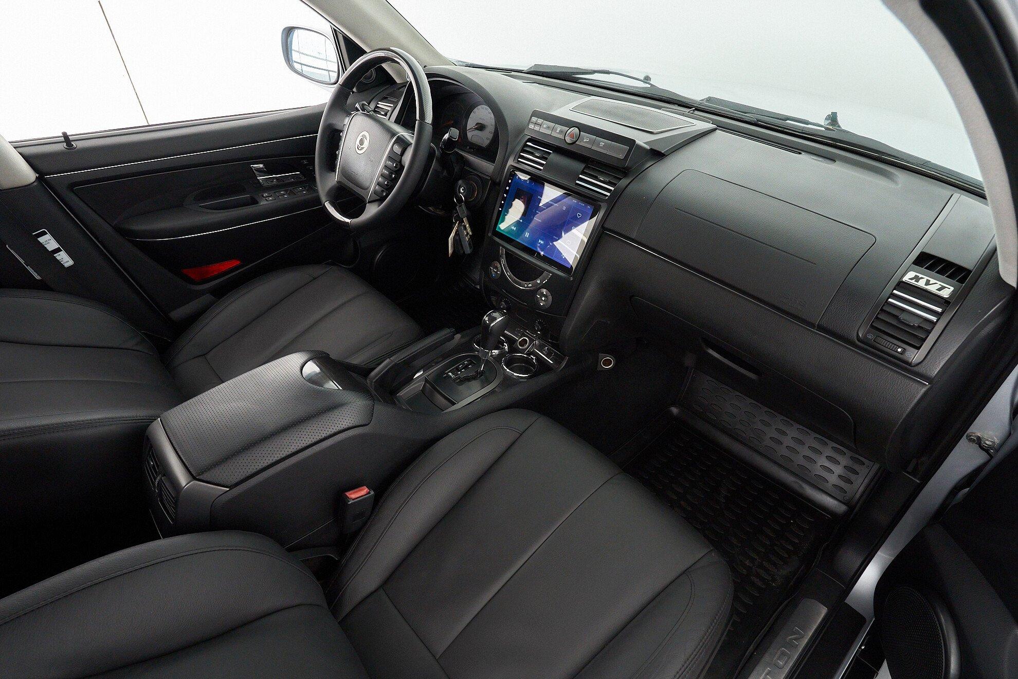SsangYong Rexton 2010, серебряный