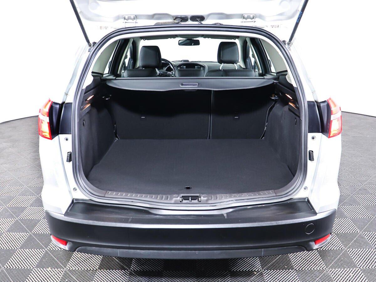 Ford Focus 2018, серебряный