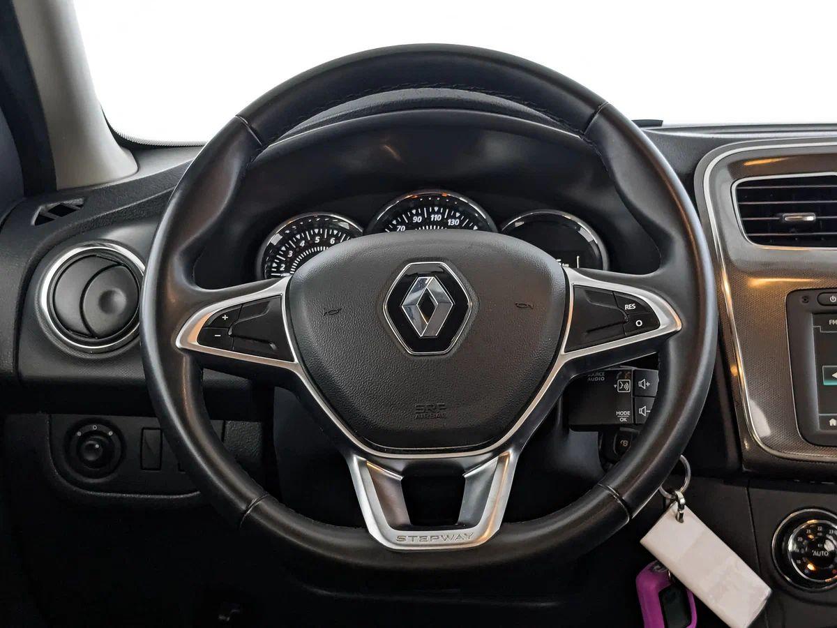 Renault Sandero 2019, красный