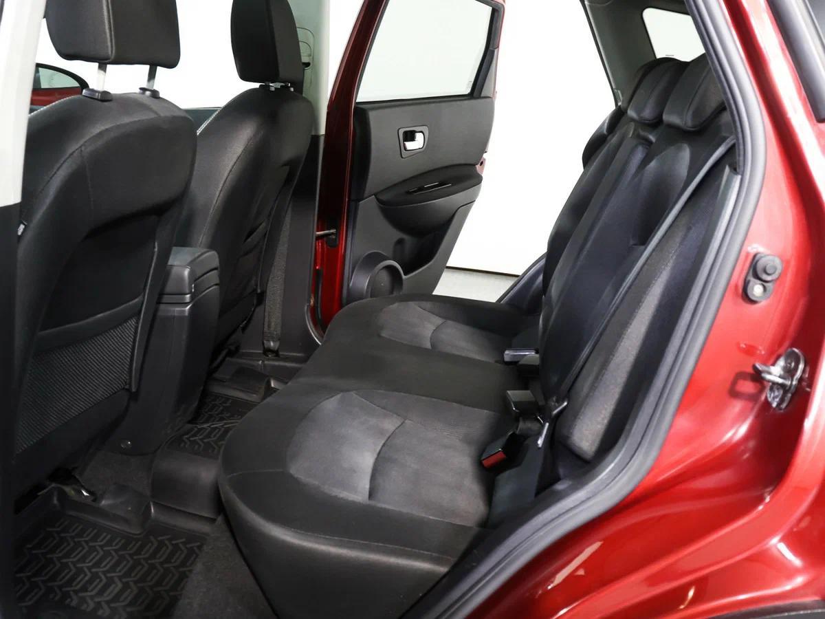 Nissan Qashqai 2013, красный