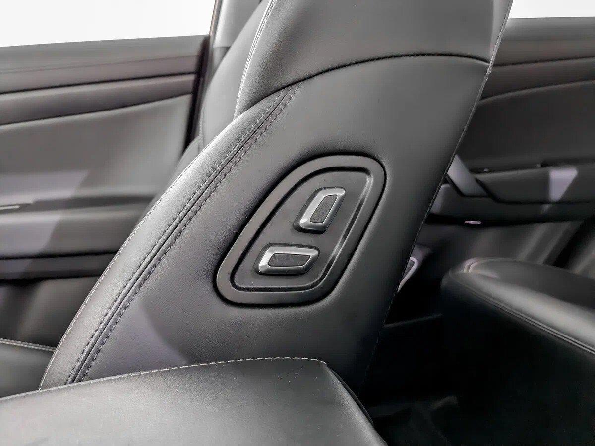 Geely Atlas 2020, красный