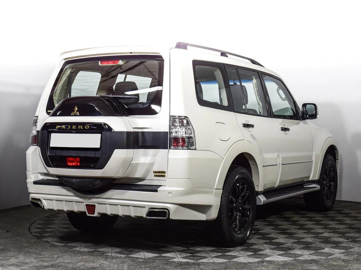 Mitsubishi Pajero 2020, белый