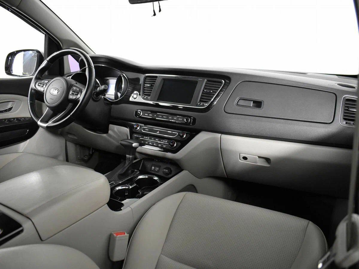 Kia Carnival 2016, серый
