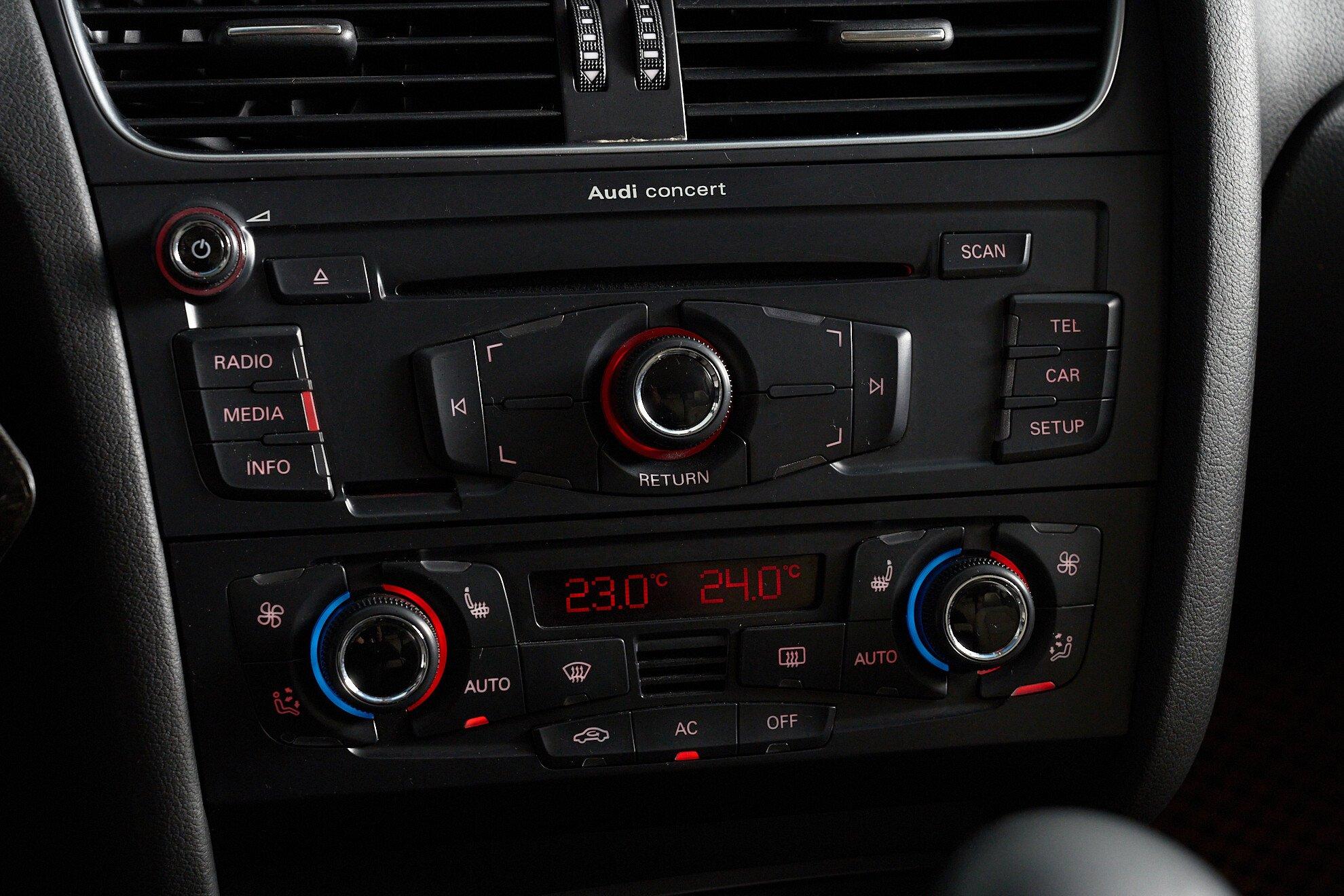Audi A4 2010, синий