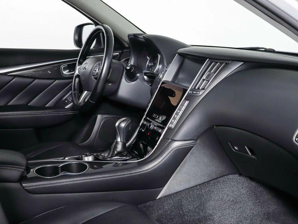 Infiniti Q50 2015, серебряный