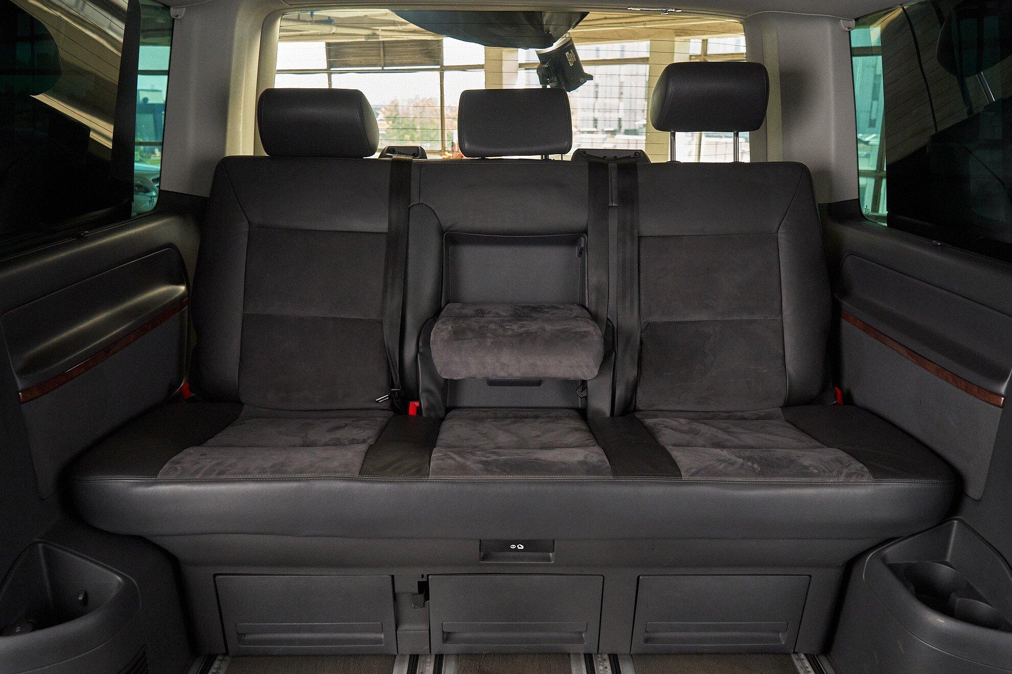 Volkswagen Multivan 2010, коричневый