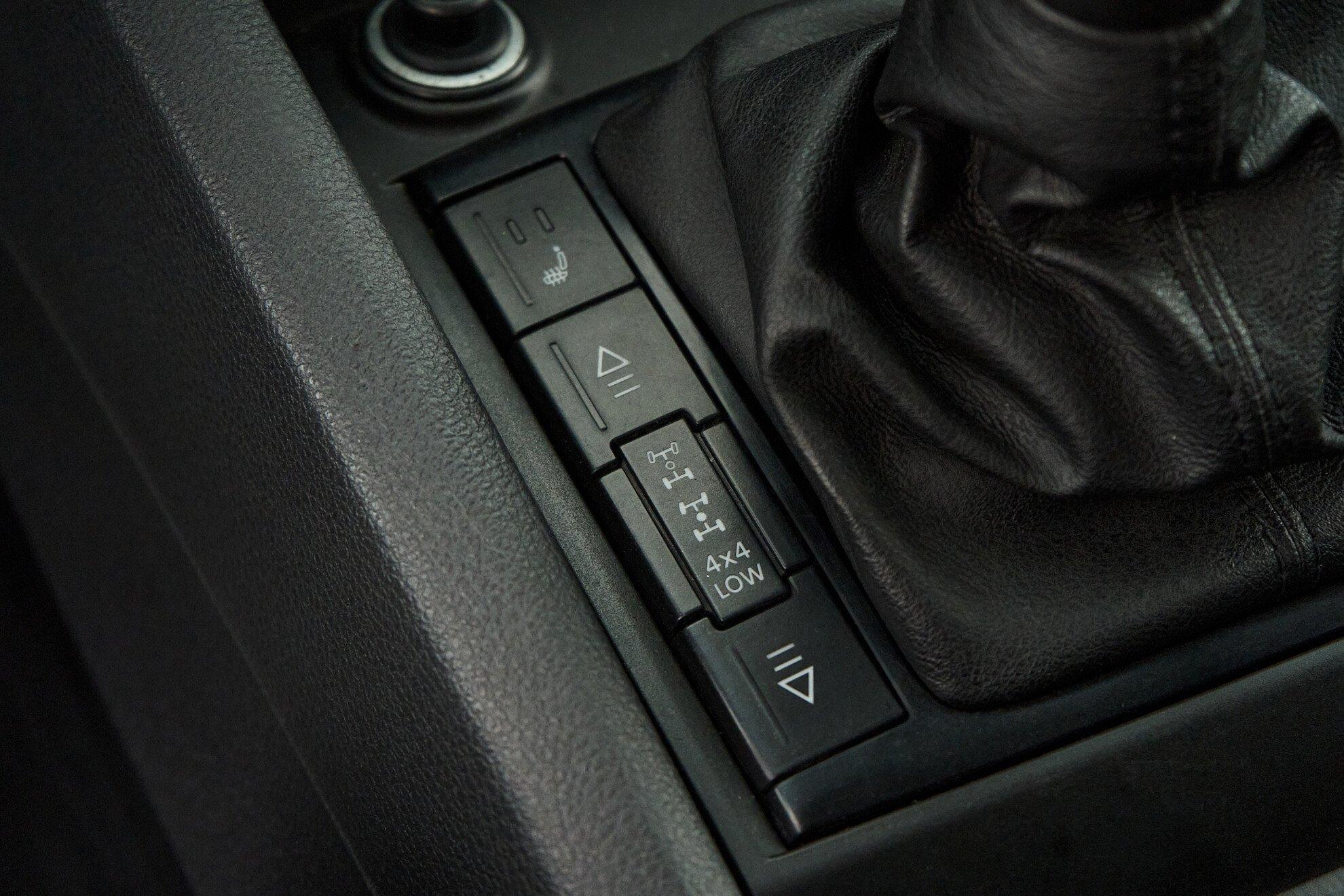 Volkswagen Amarok 2011, серый