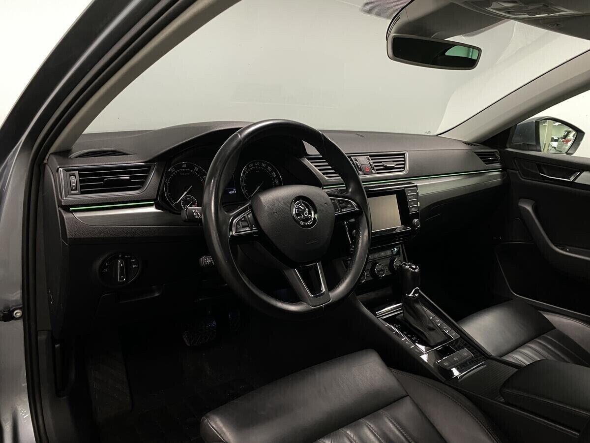 Skoda Superb 2019, серебряный