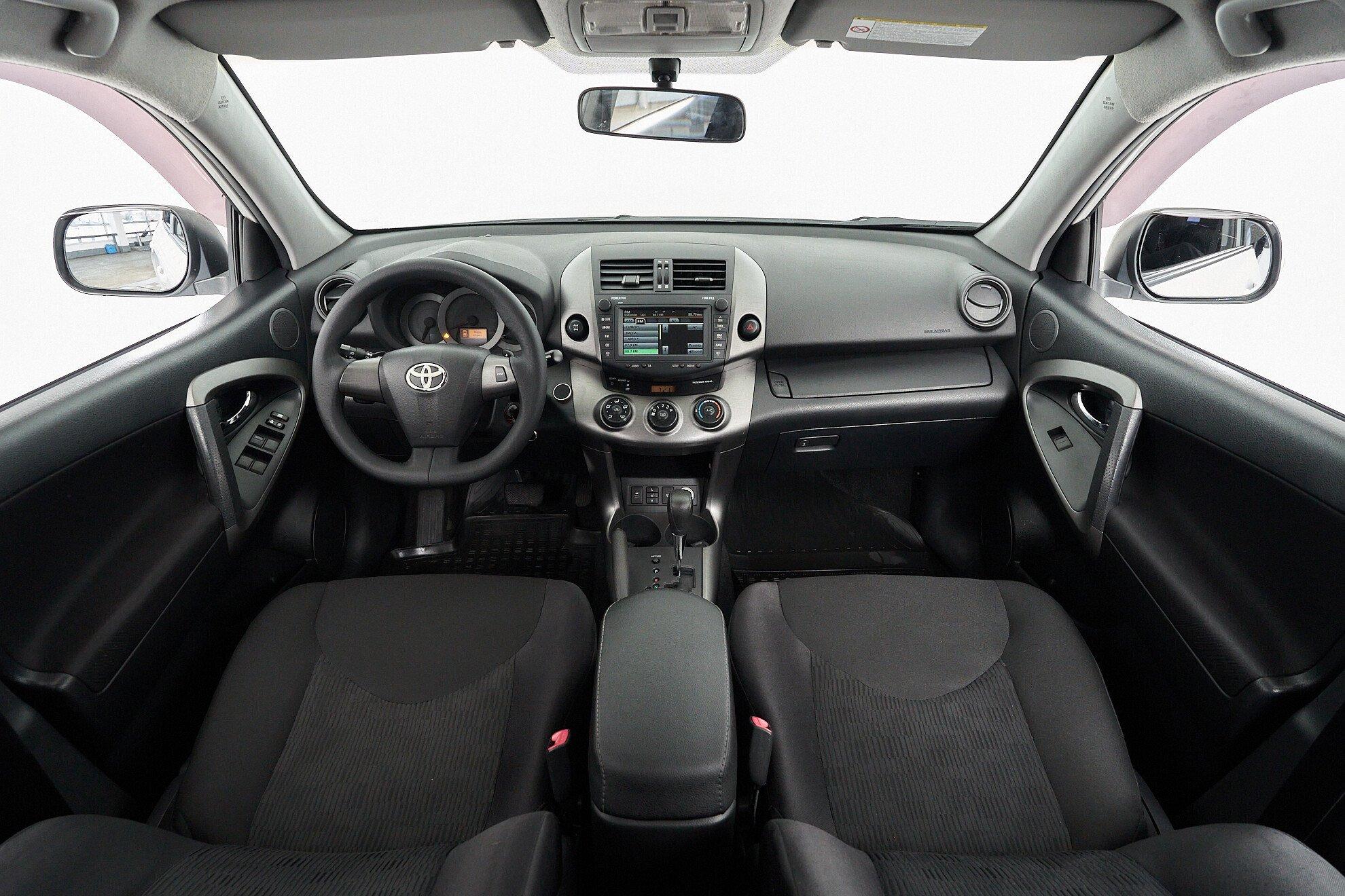 Toyota RAV4 2012, белый