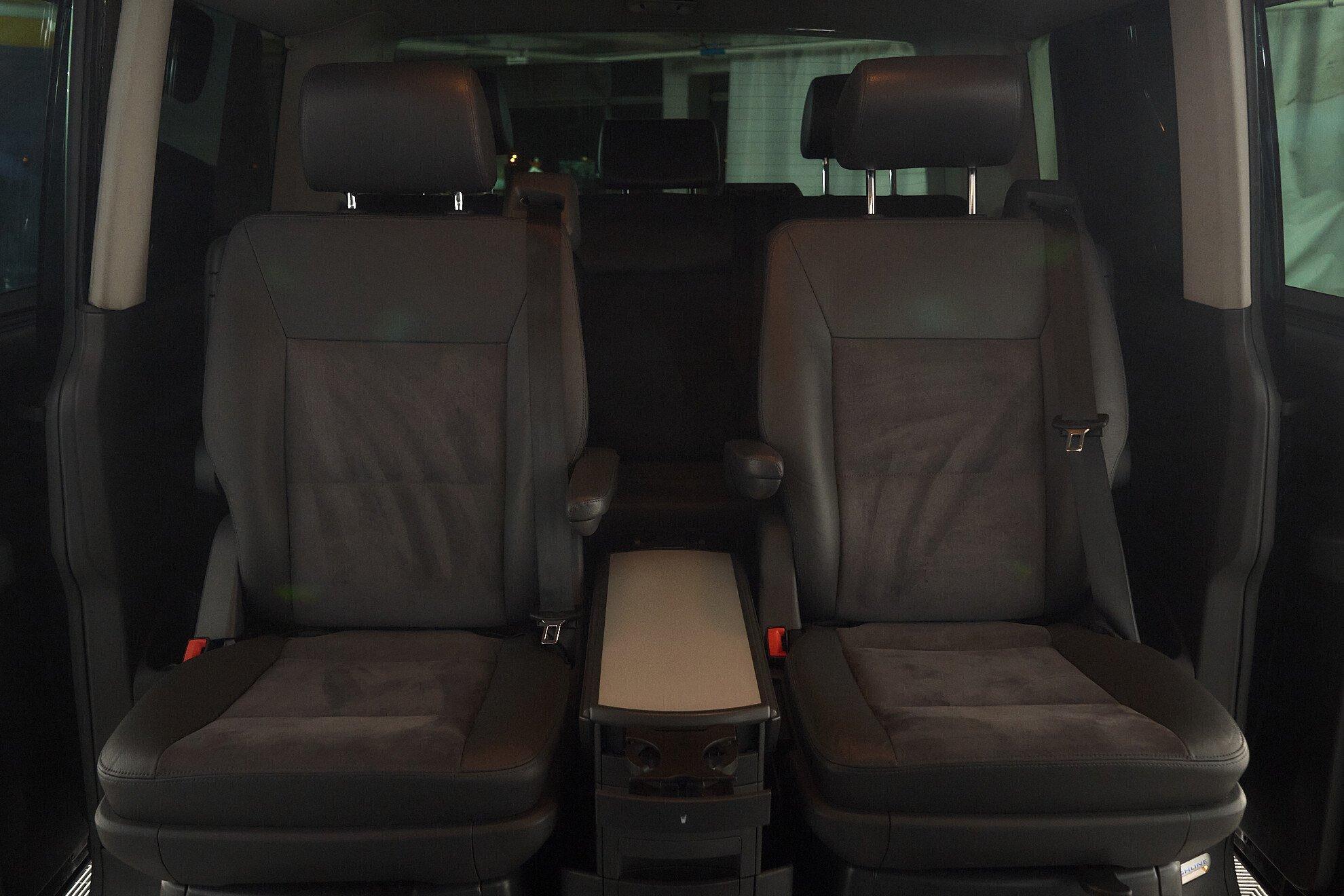 Volkswagen Multivan 2013, черный