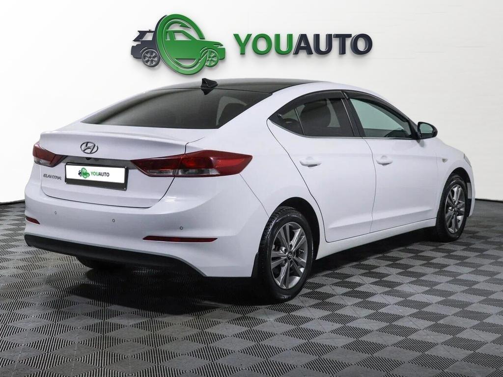 Hyundai Elantra 2018, белый