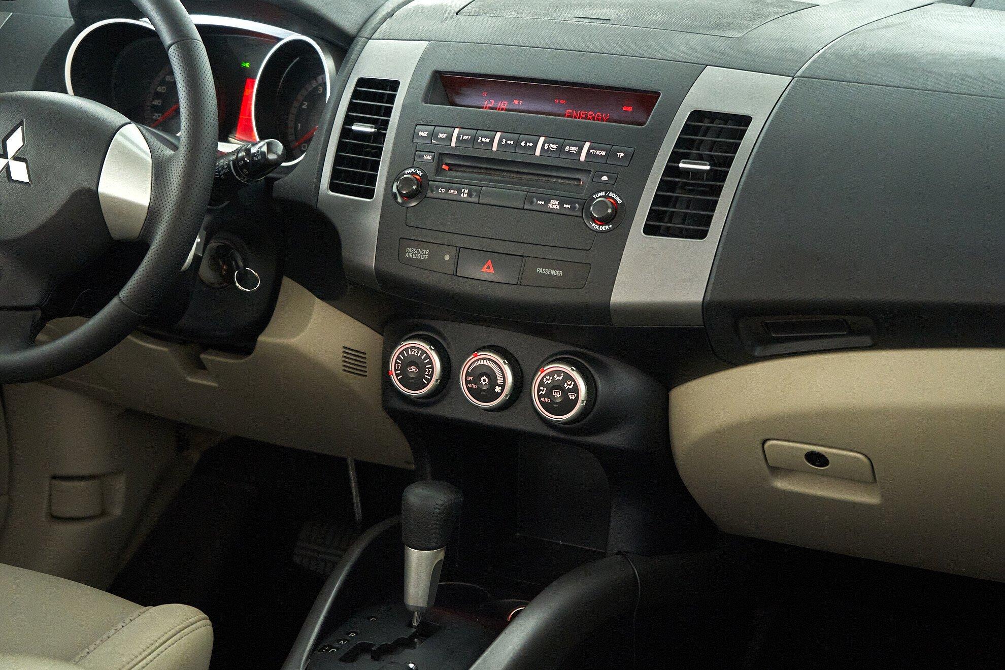 Mitsubishi Outlander 2008, черный