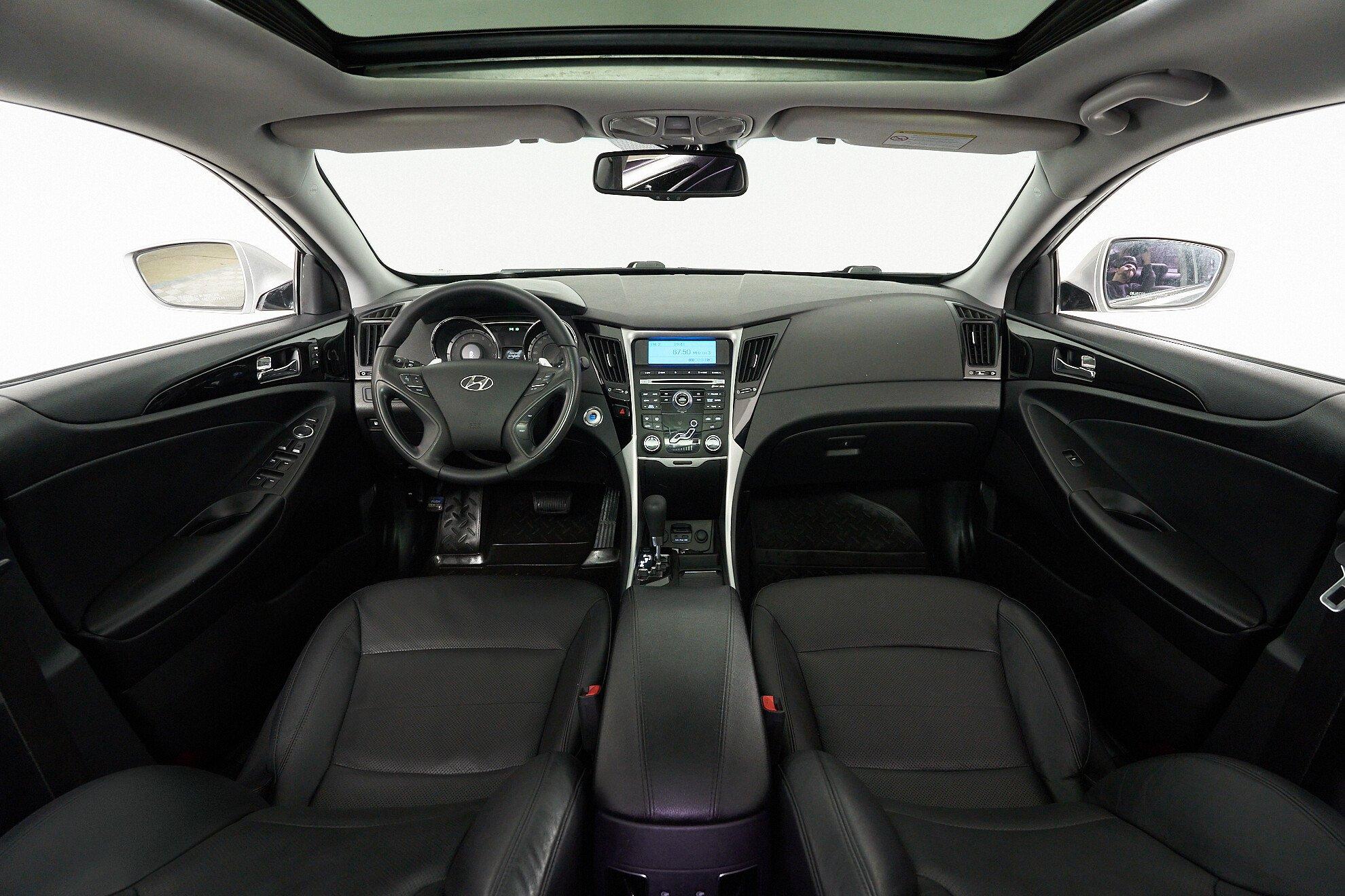Hyundai Sonata 2011, серебряный