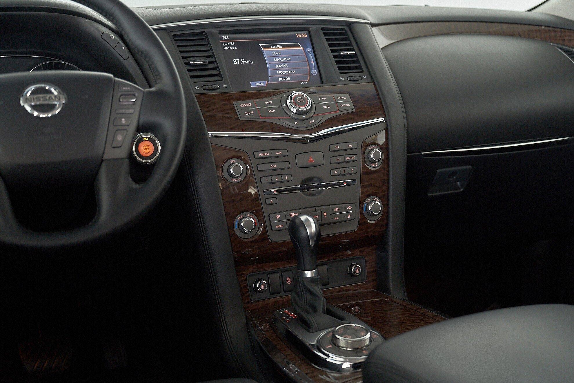 Nissan Patrol 2010, черный