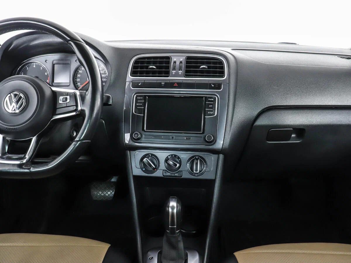 Volkswagen Polo 2015, черный