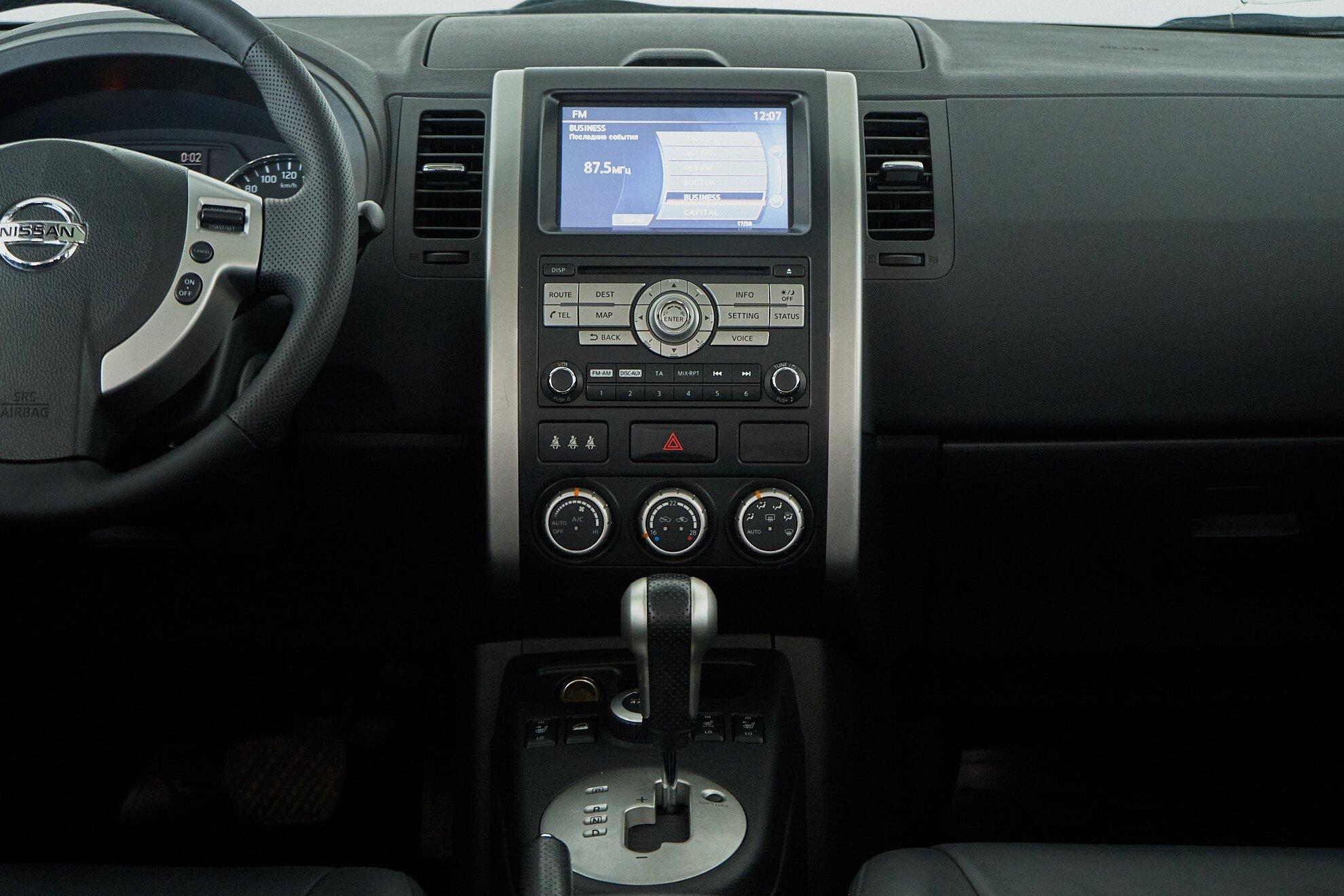 Nissan X-Trail 2011, черный