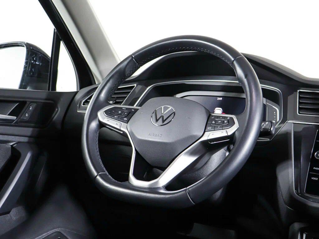 Volkswagen Tiguan 2021, черный