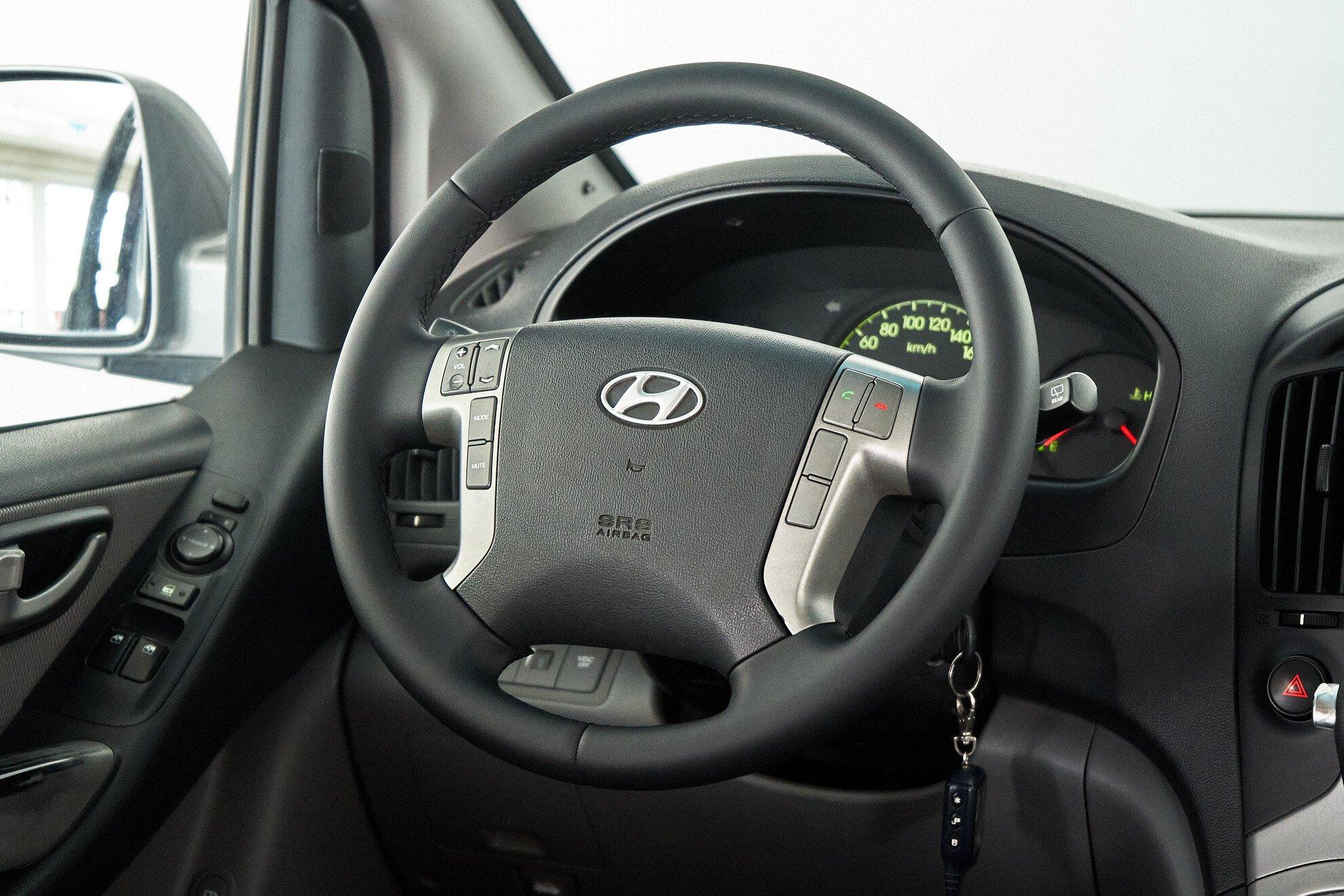 Hyundai Grand Starex 2012, серебряный