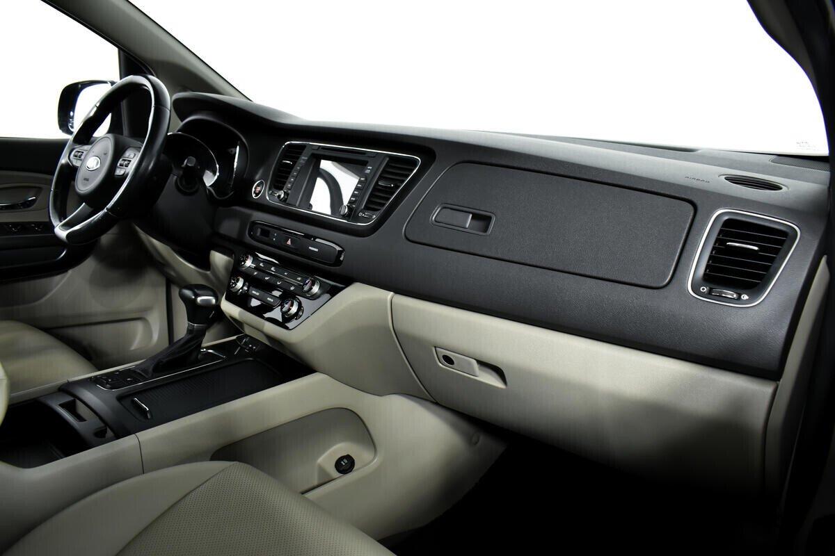 Kia Carnival 2019, черный