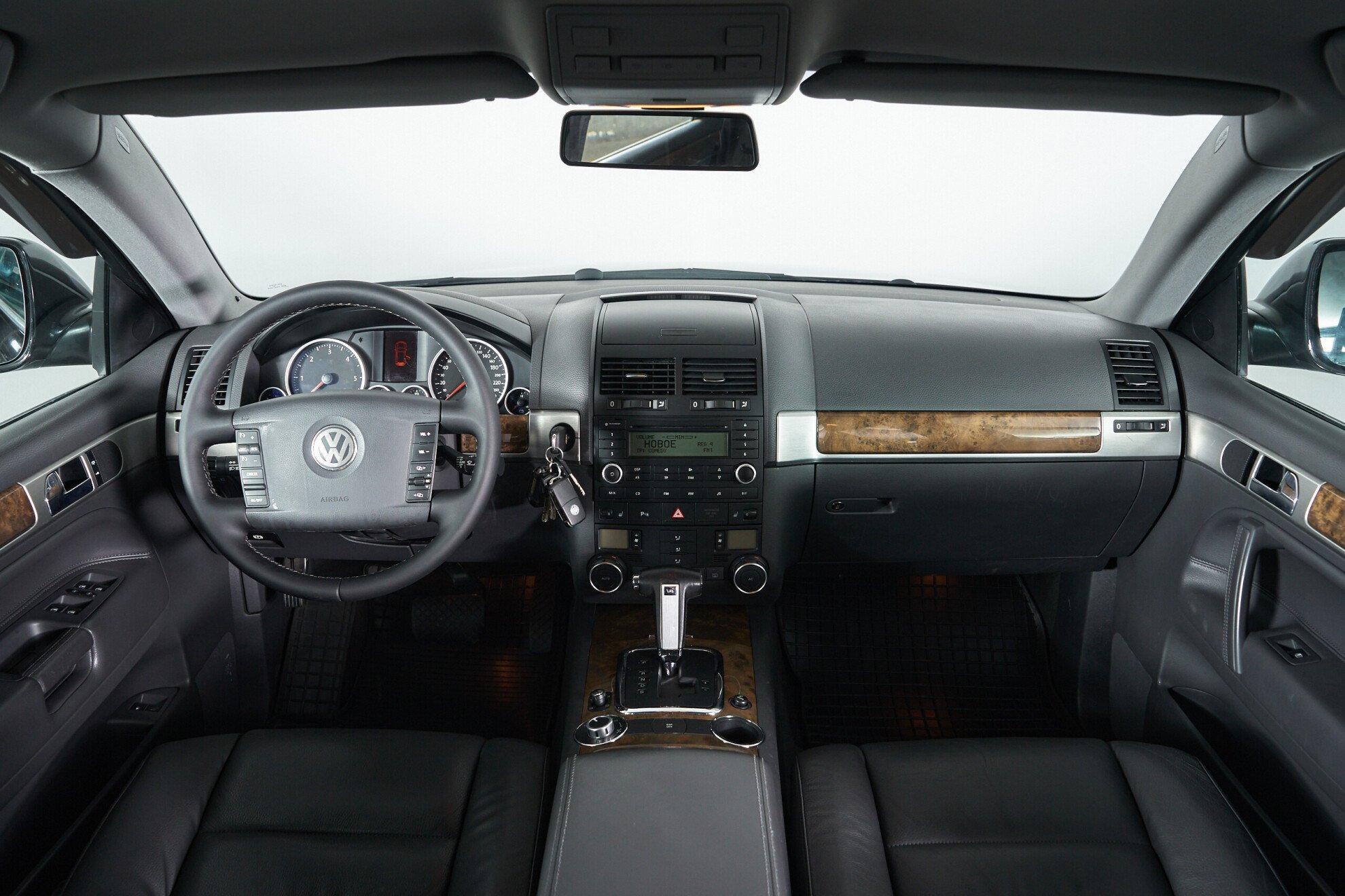 Volkswagen Touareg 2008, черный