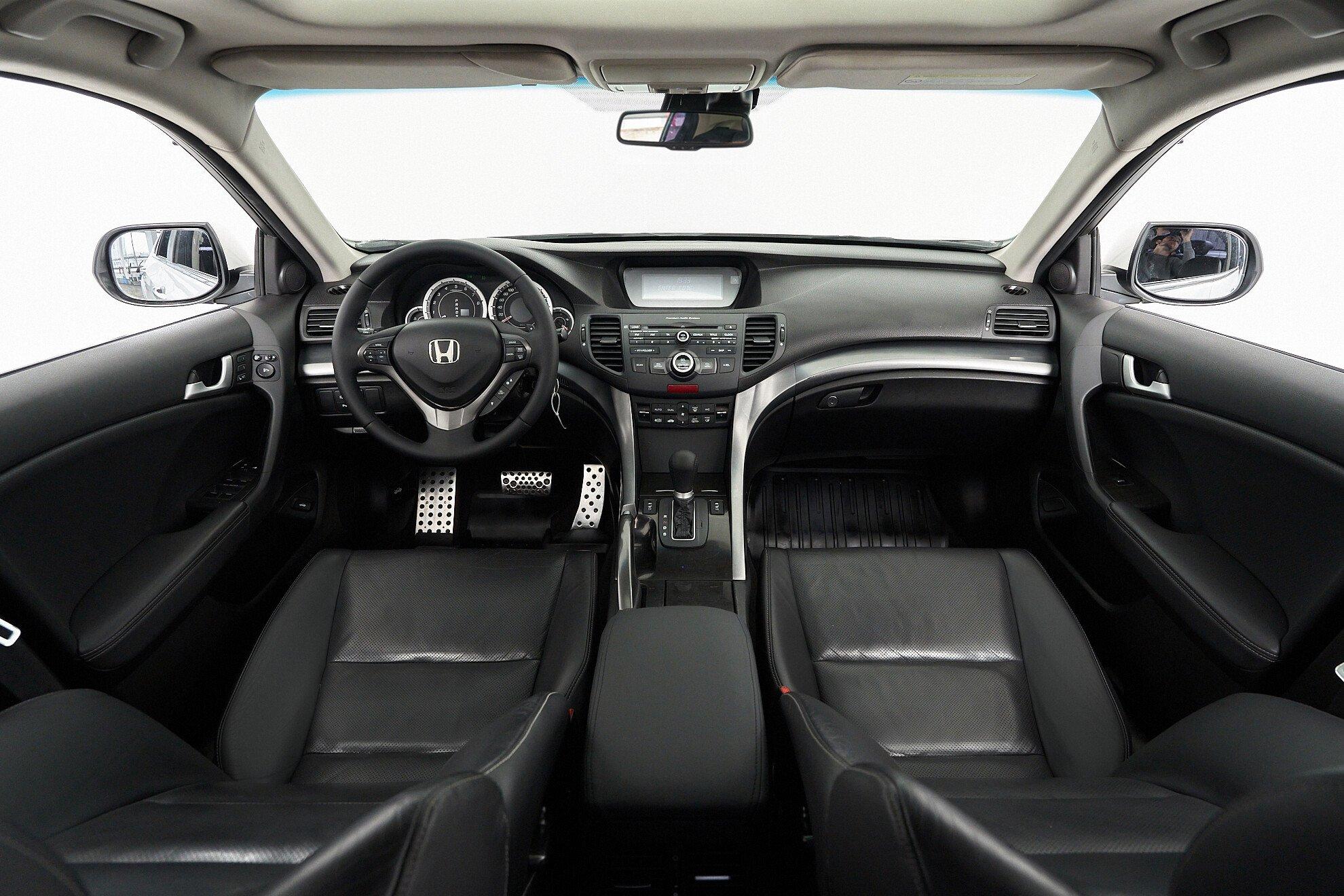 Honda Accord 2012, белый