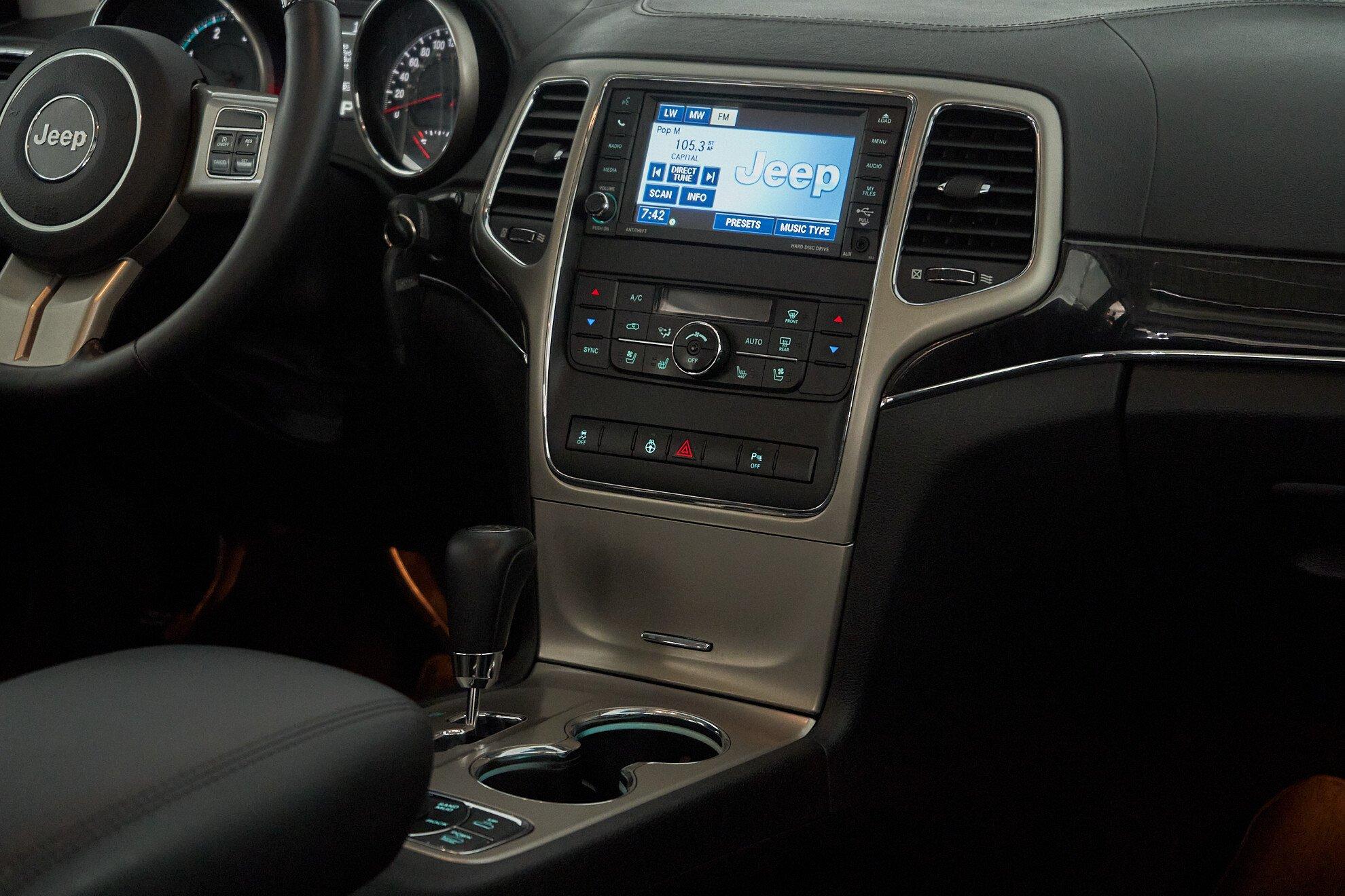 Jeep Grand Cherokee 2011, черный